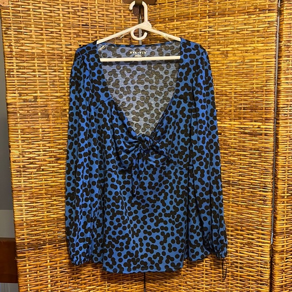 😍5/$10 Ava & Viv Blue Dot Long Sleeve Sweetheart Neck Tie Front Blouse 3X - Picture 2 of 9